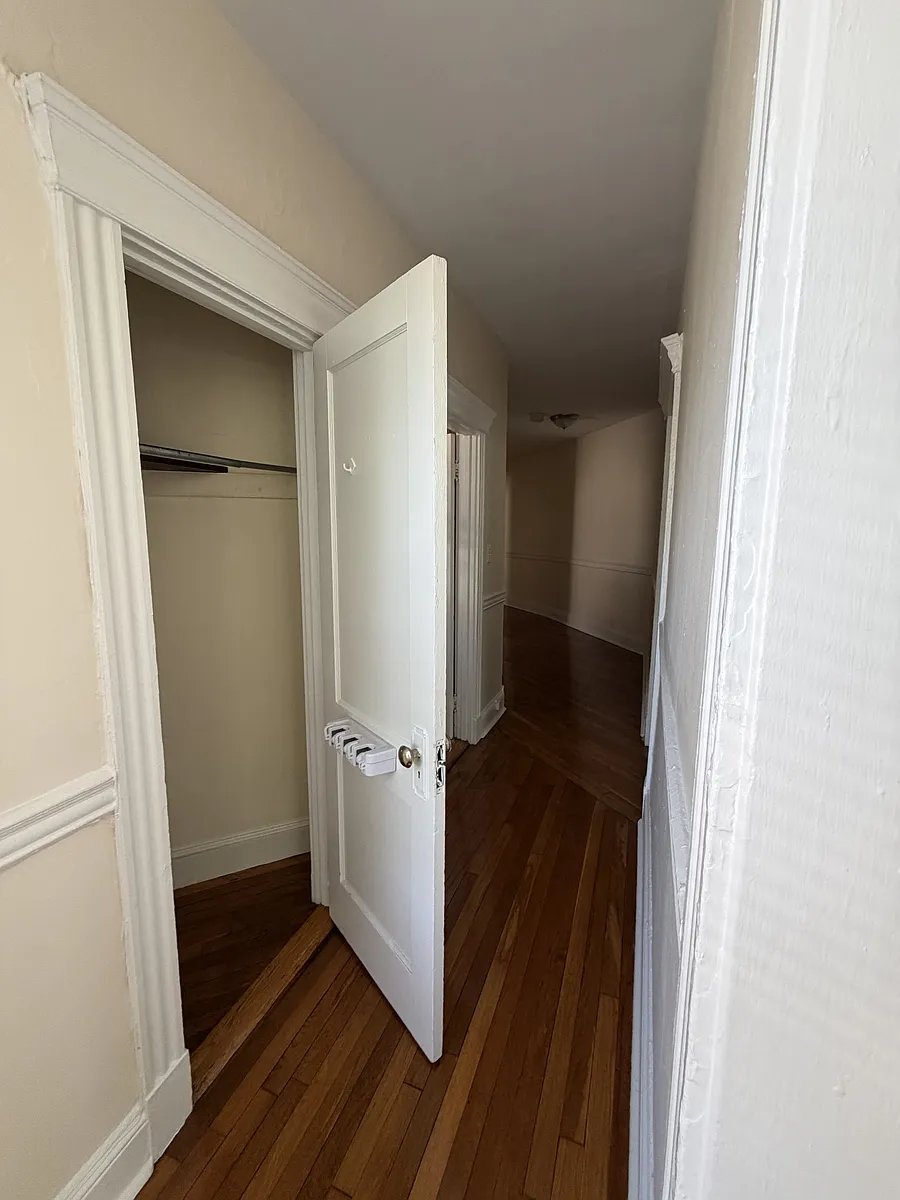 Building Photo - 352 Riverway #5