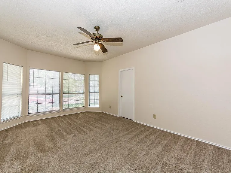 2710 Francisco Dr — Photo 28