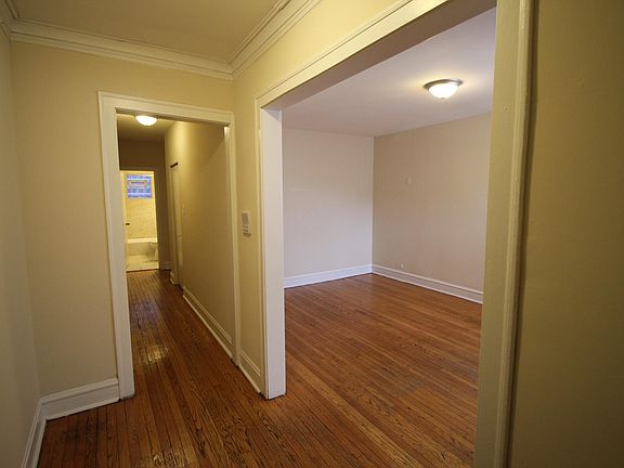 4th image of 6203 N Claremont Ave APT 3