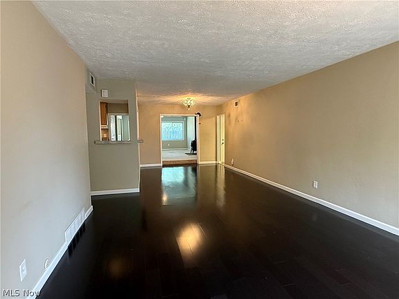 5th image of 734 Hemlock Dr