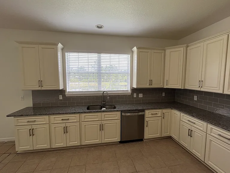 101 Hagge Dr — Photo 18