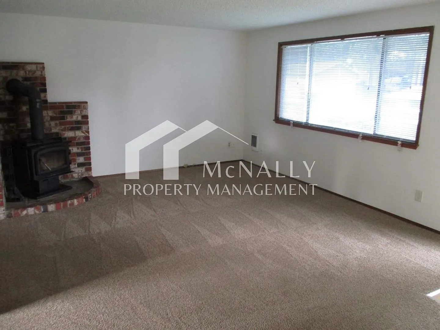 Two-Bedroom, One-Bathroom Duplex Near Downtown Gig Harbor — Photo 2