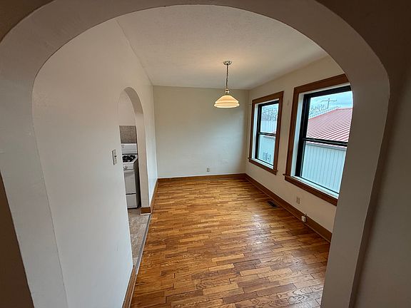 3rd image of 934 SW Buchanan St #1