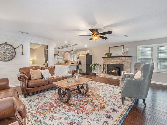 3rd image of 51229 Maplewood Dr
