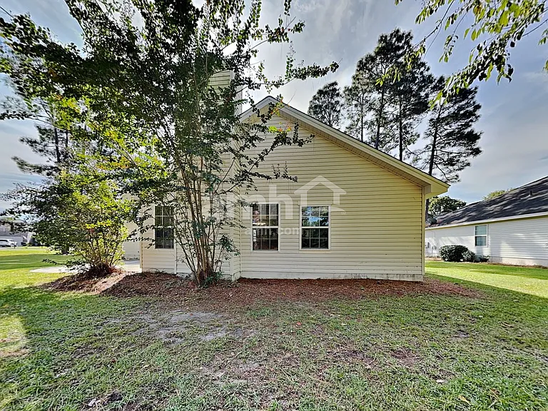 420 Roberts Way — Photo 20
