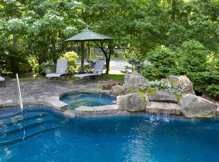 17 Eastwoods Rd, Pound Ridge, NY 10576