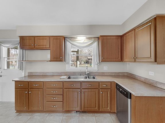 4th image of 9323 Belmont Ave