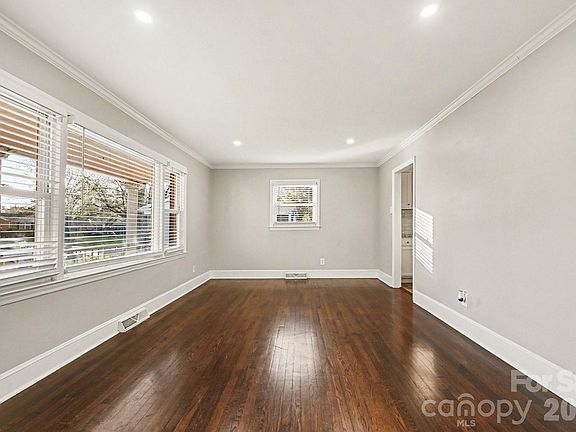 3rd image of 4726 Holbrook Dr