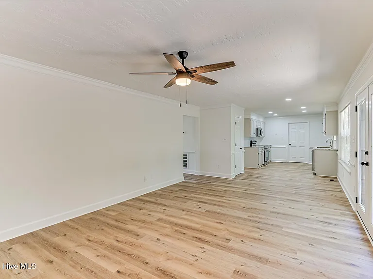 4688 Perry Mill Cir — Photo 9
