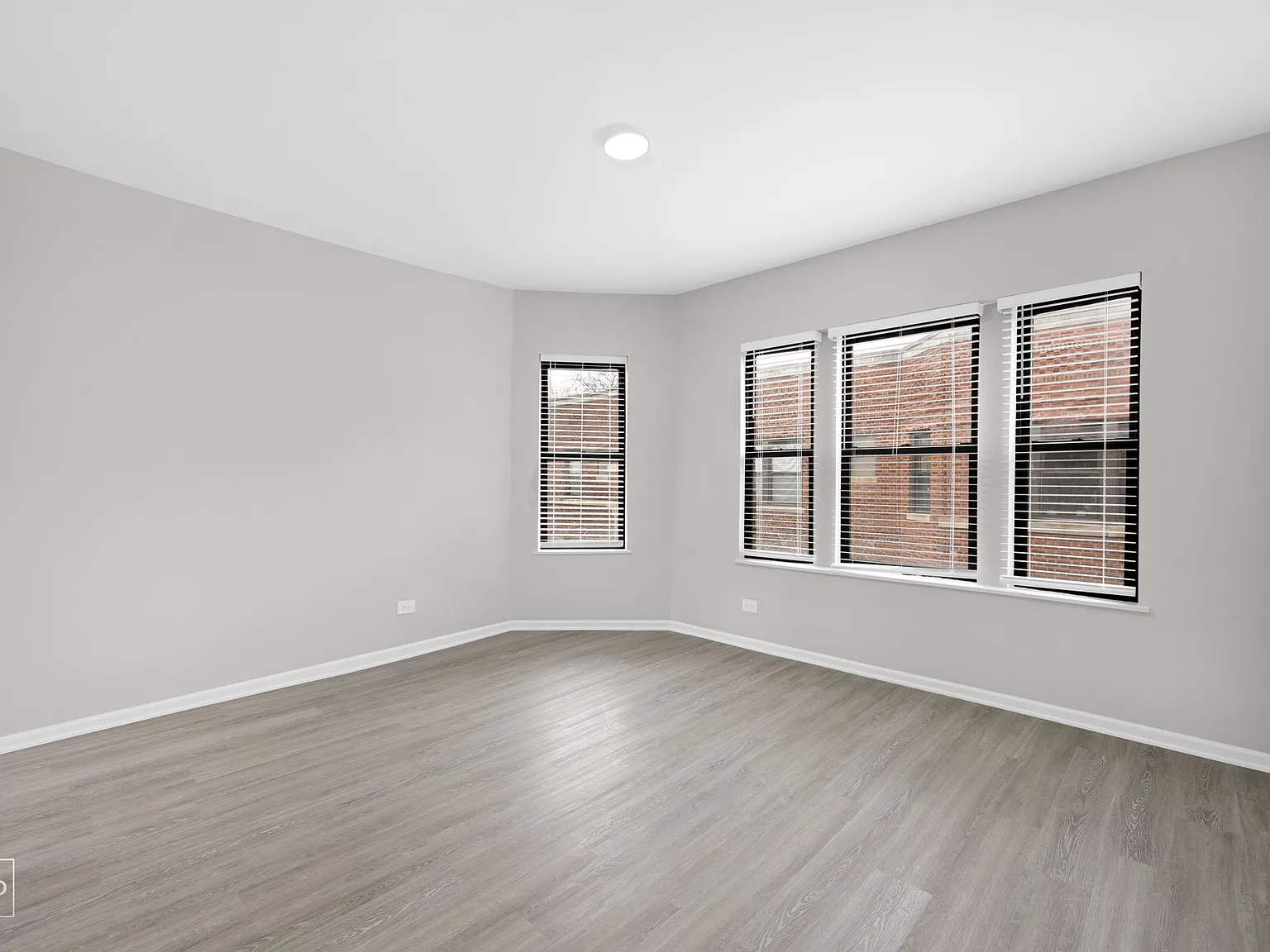 5019 S St Lawrence — Photo 1