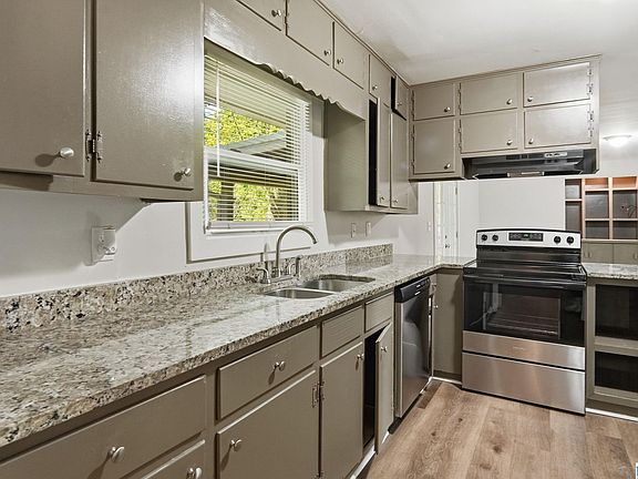 5th image of 8809 Valleybrook Rd