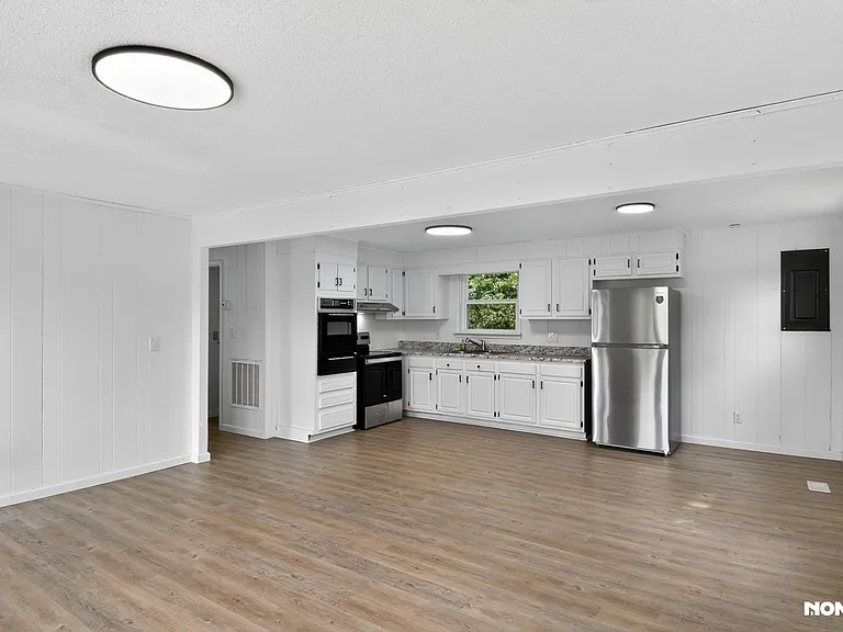 717 Howard St — Photo 8