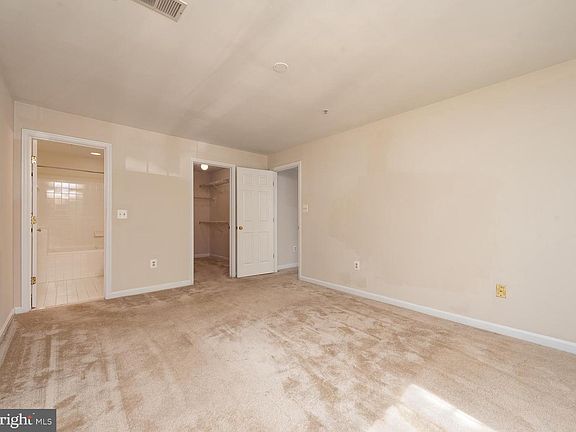 5th image of 15301 Diamond Cove Ter Unit 8