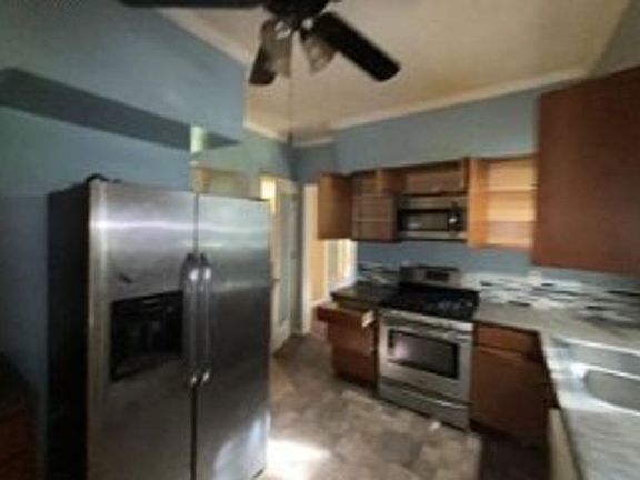 3rd image of 400 N Rd Se