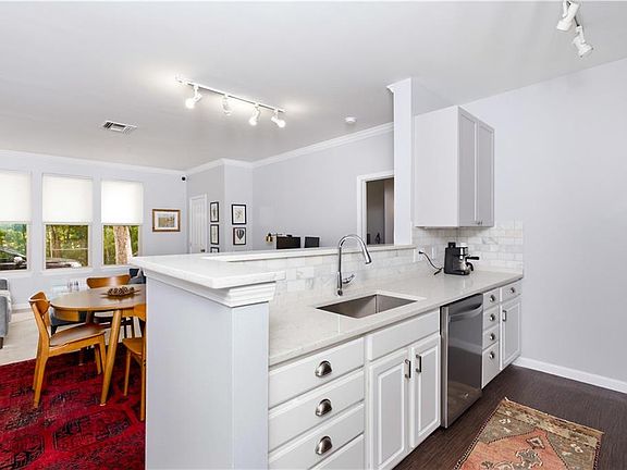 5th image of 1000 Providence Pl APT 125