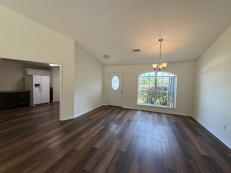 562 Batten Blvd — Photo 18