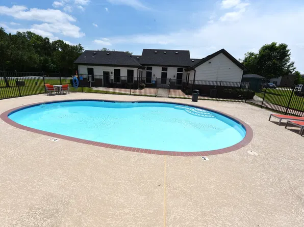 Lakeside Apartments