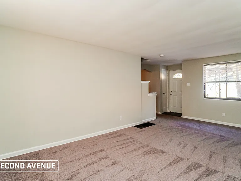 216 Grove Rd — Photo 3