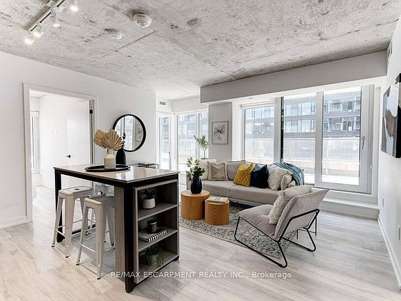 5th image of 2 Augusta Ave #803