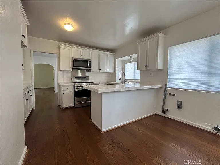 214 E Stocker St — Photo 25