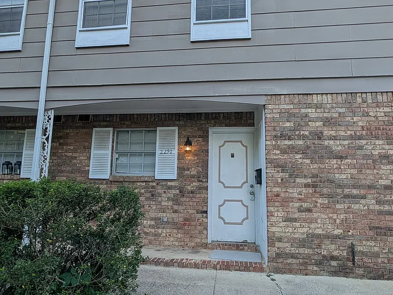 2290 Chapel Hill Rd — Photo 1