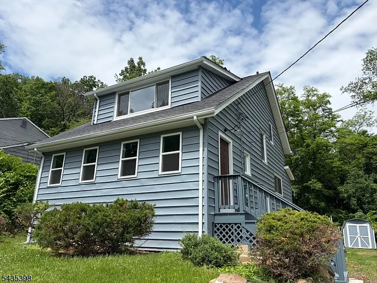 1104 Washington Ave — Photo 1