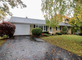 40 Pine Crest Dr, Denver, PA 17517