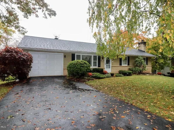 40 Pine Crest Dr, Denver, PA 17517