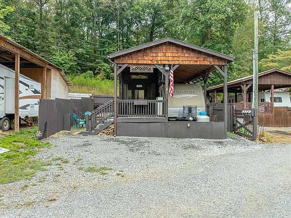 2nd image of 54 1st St