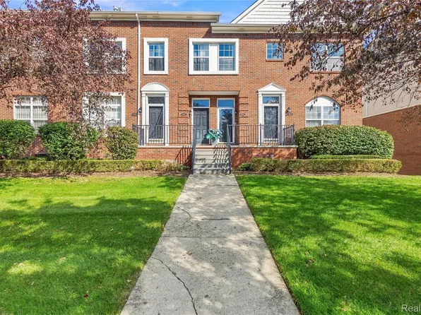 43131 Strand Dr, Sterling Heights, MI 48313