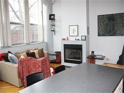 3rd image of 1801 W Larchmont Ave APT 313