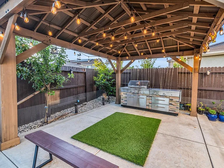 4583 Butterfly Ridge Dr — Photo 37