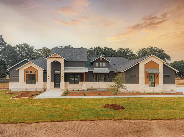 108 Bucks Lane, La Vernia, TX 78121