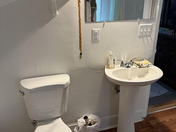 2nd image of 11008 Croom Rd