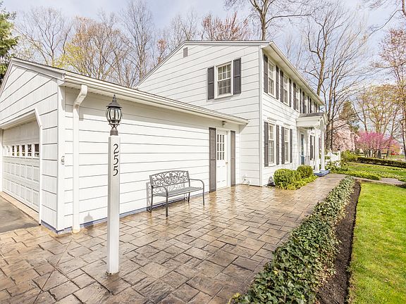 2nd image of 255 Apple Creek Ln
