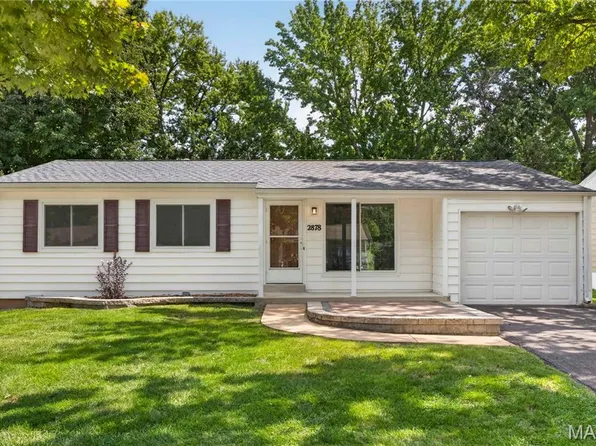 2878 Foxwood Dr, Maryland Heights, MO 63043