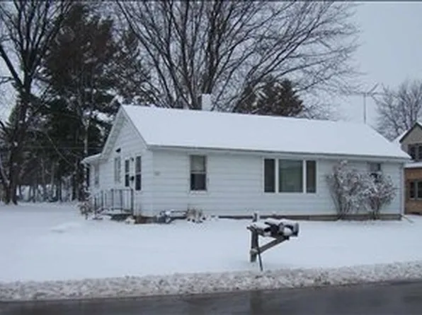 305 S Main St, Loyal, WI 54446
