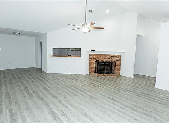 4th image of 4720 Red Oak Dr