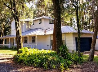 621 Commiston Ln, Lutz, FL 33549
