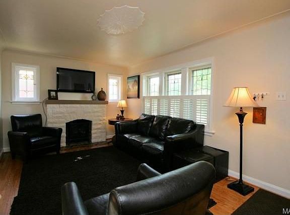 3rd image of 3923 Prather Ave