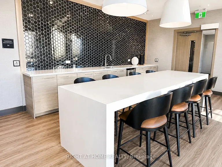 75 James St S #2614 — Photo 14