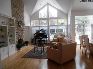 433 W Glengary Cir, Highland Heights, OH 44143