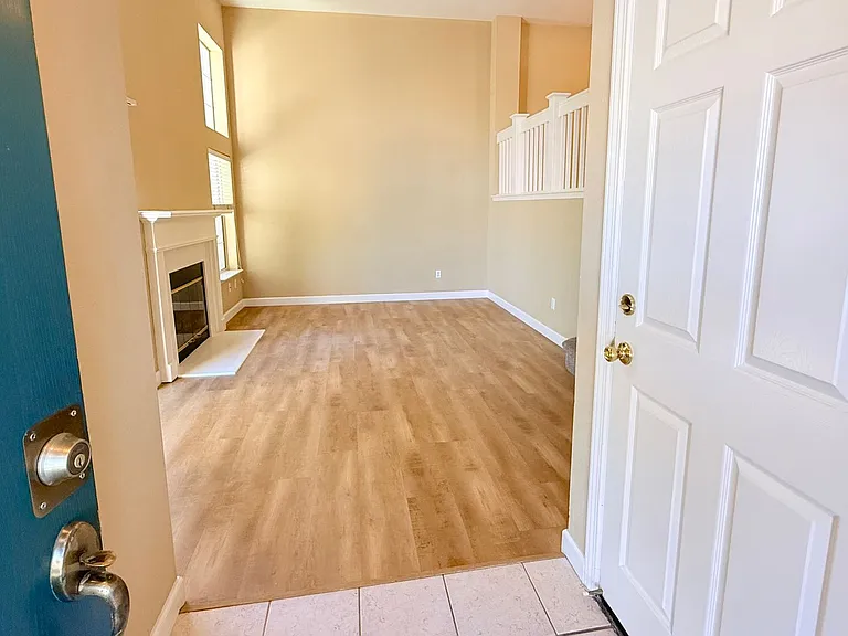 401 Skylark Ct — Photo 5