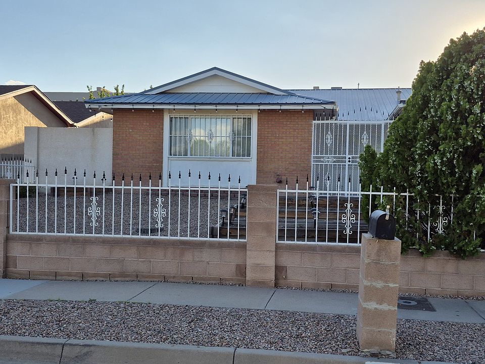 1st image of 813 Cesars Palace Dr NW