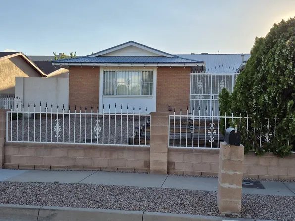 813 Cesars Palace Dr NW, Albuquerque, NM 87121