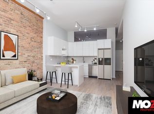 683 N Milwaukee Ave #204, Chicago, IL 60642