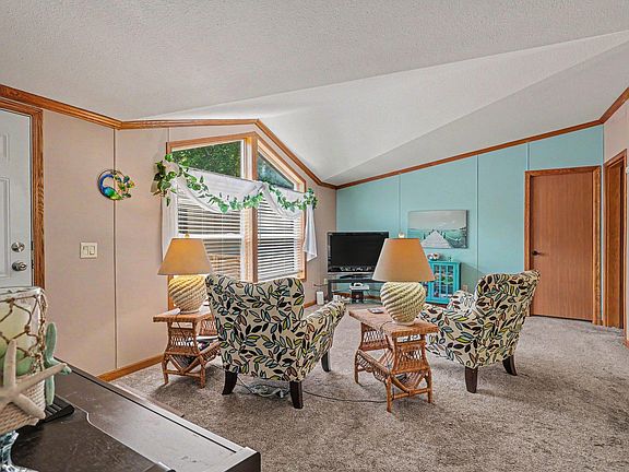 4th image of 5021 Wellington Ave
