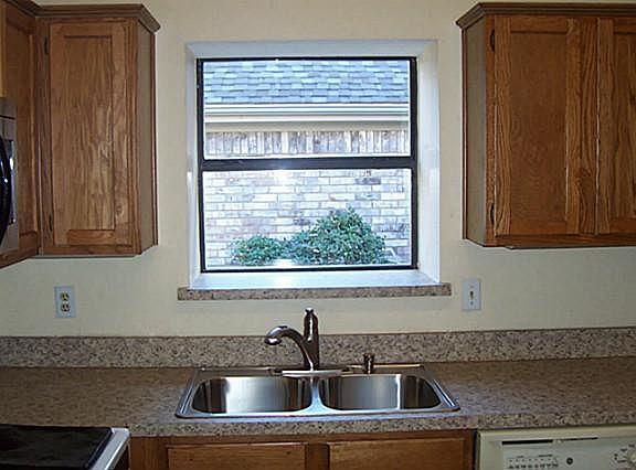 4th image of 1340 Daffodil Ln