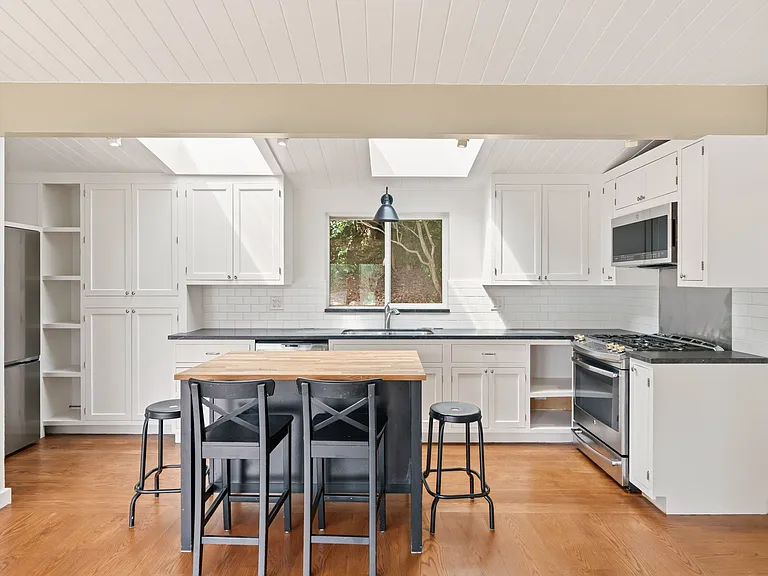 202 California Ave — Photo 2