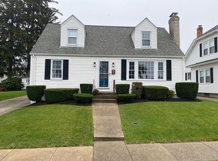 21 Hemalin Rd, Cranston, RI 02910